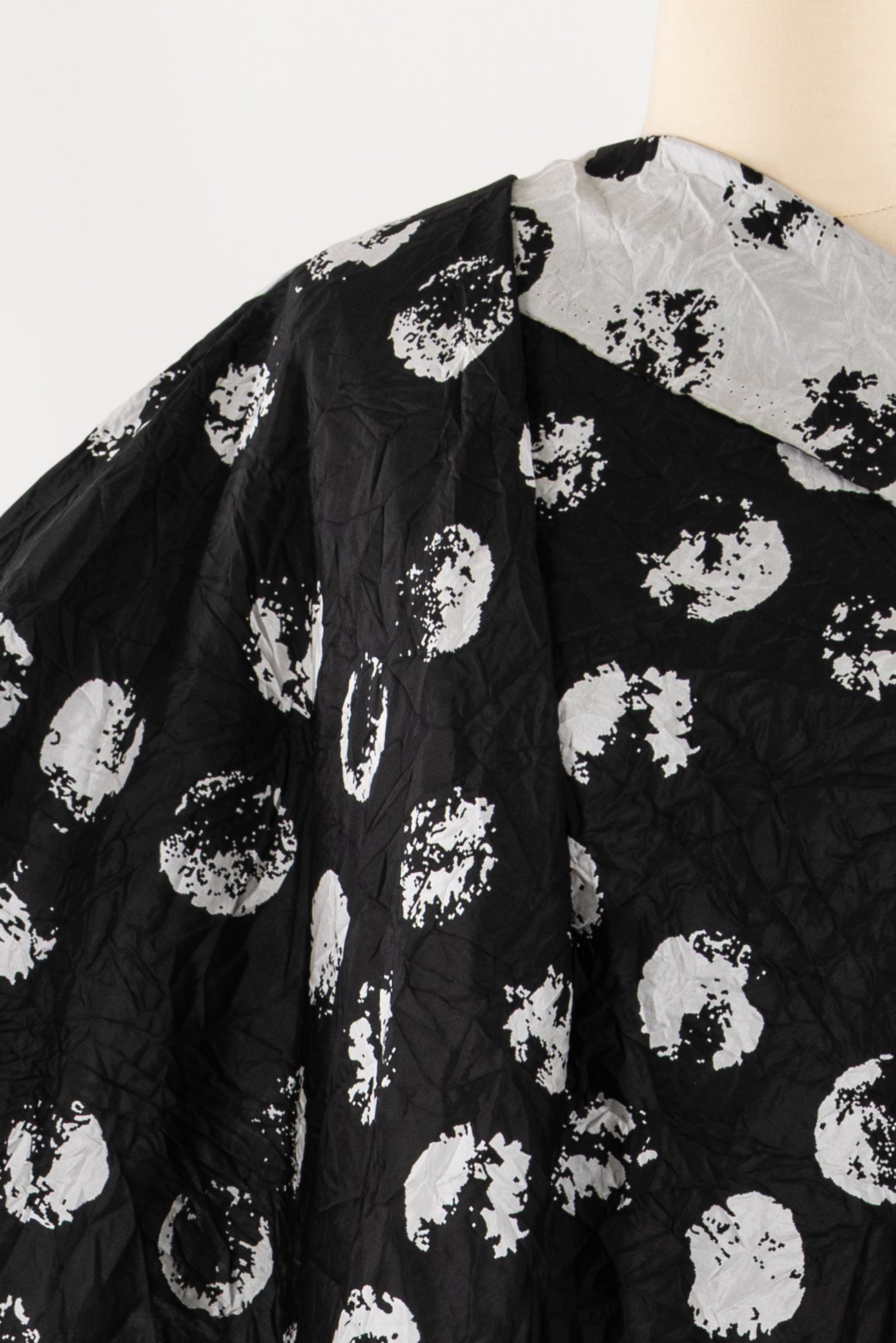 Moonscape Dots Jacquard Italian Woven